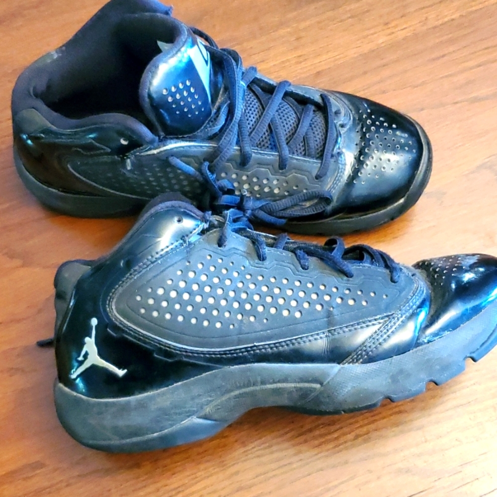 Kids jordans youth size 6